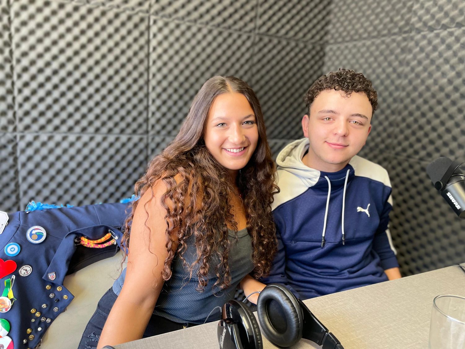 Zoe y Julien, hermanos por elección.