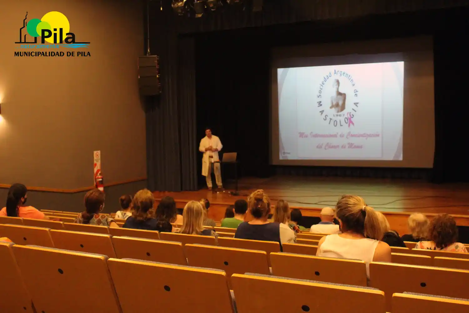 Charla en el mes de la prevención del Cáncer de Mama en la ciudad de Pila