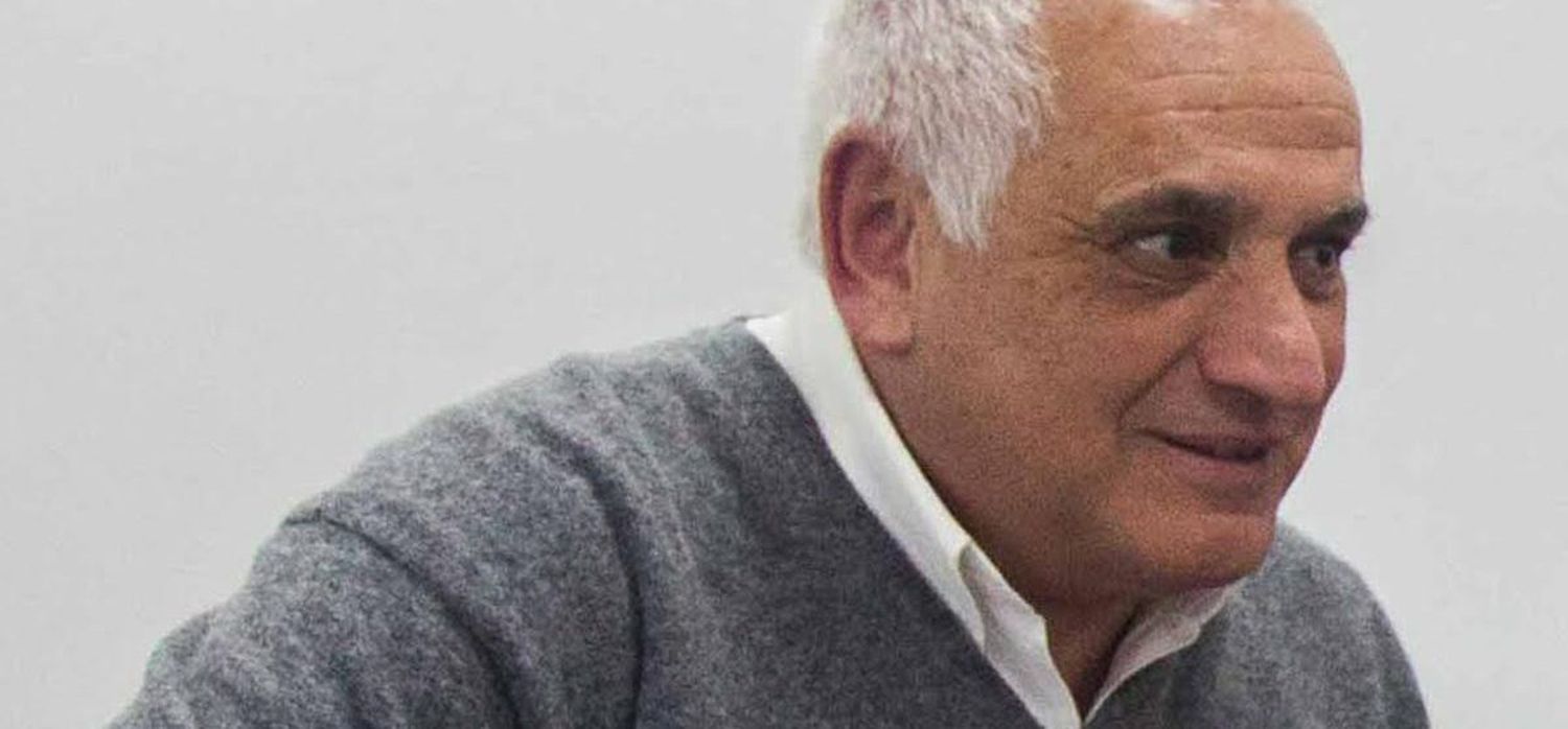 De Rosa: lo increparon y se quebró la mano