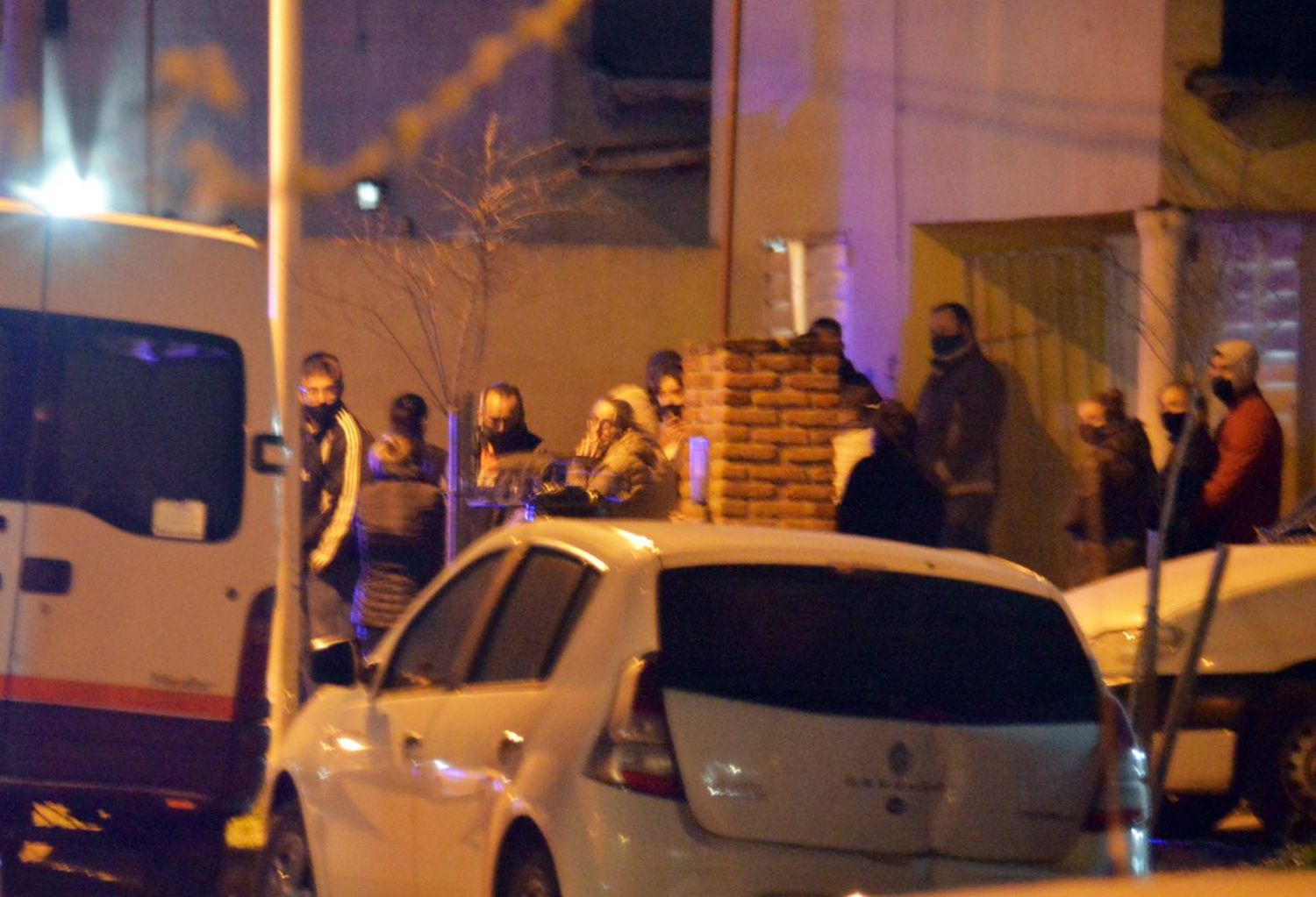 Averiguan las causas de muerte de un joven que fue hallado sin vida en su casa