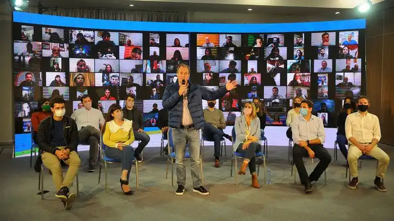 Hackearon un acto de Bordet y aparecieron personas teniendo sexo