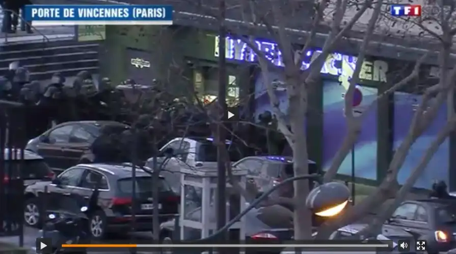 El video que muestra el operativo desde la puerta de la tienda kosher