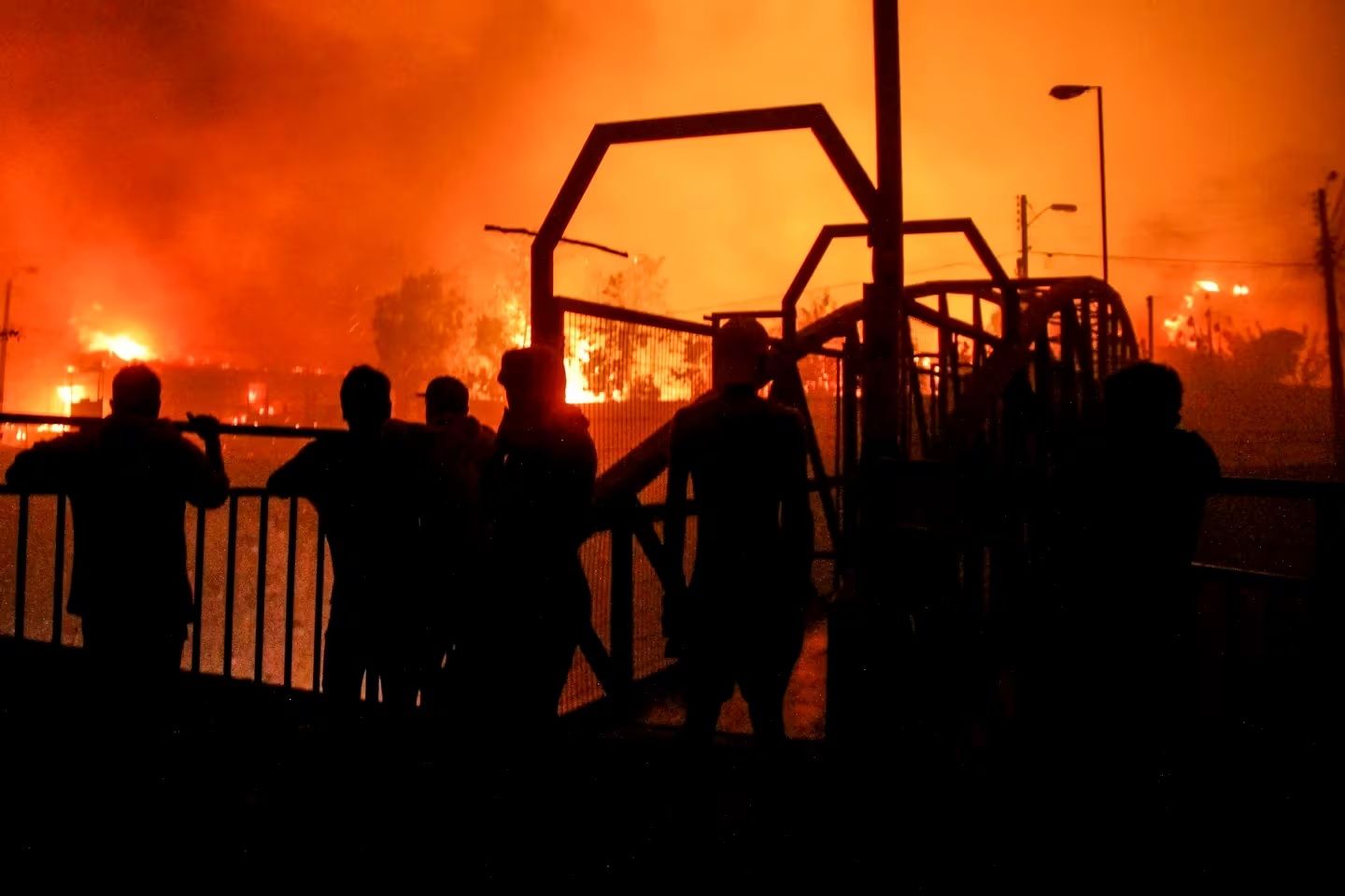 Chile decretó estado de excepción por catástrofe ante los incendios forestales en la región de Valparaíso