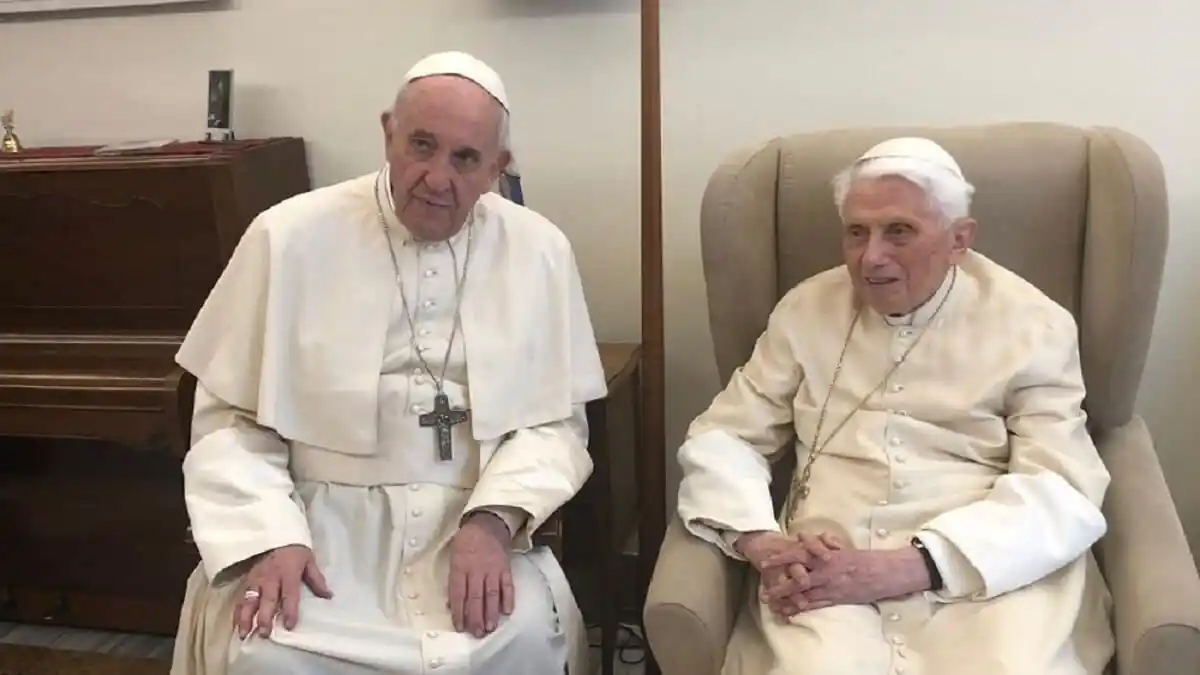 SE AGRAVA LA SALUD de Benedicto XVI: el papa Francisco pide «orar por él»