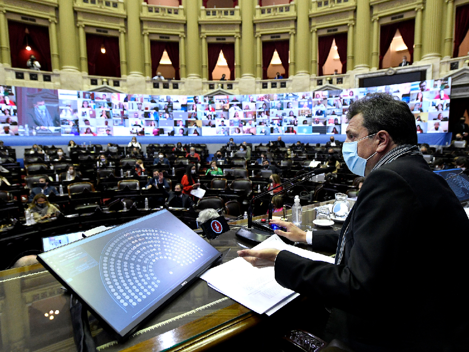 La mediocre burbuja política