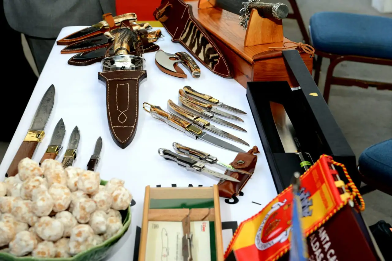 Cuchillos de todo el mundo y otras actividades del sector, en el hotel Libertador.