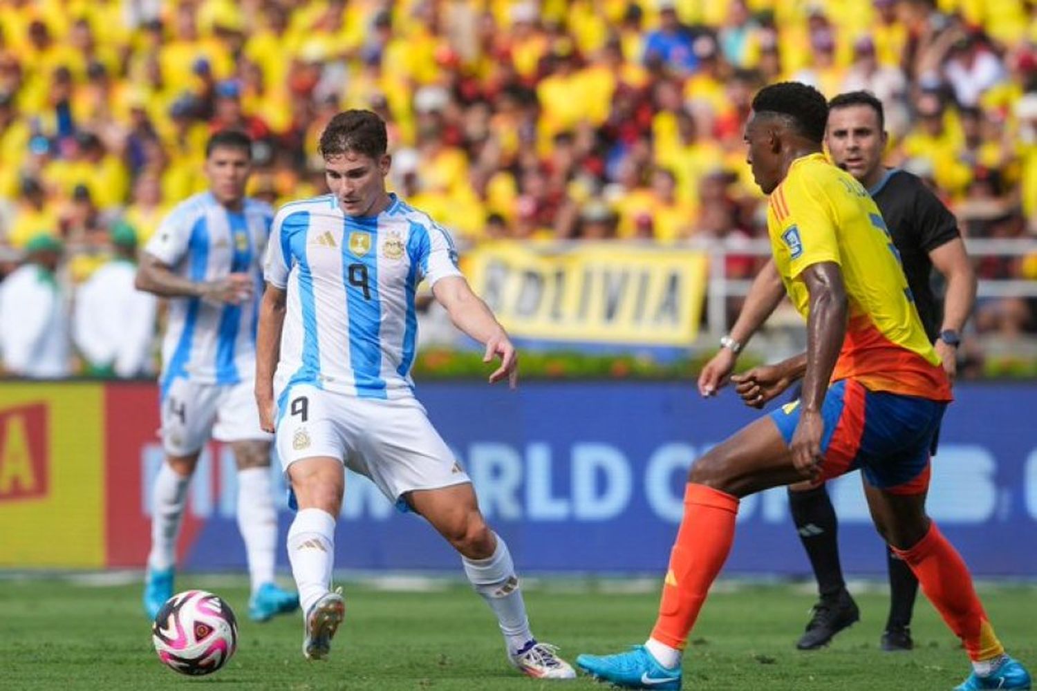 Argentina cayó ante Colombia con un penal polémico