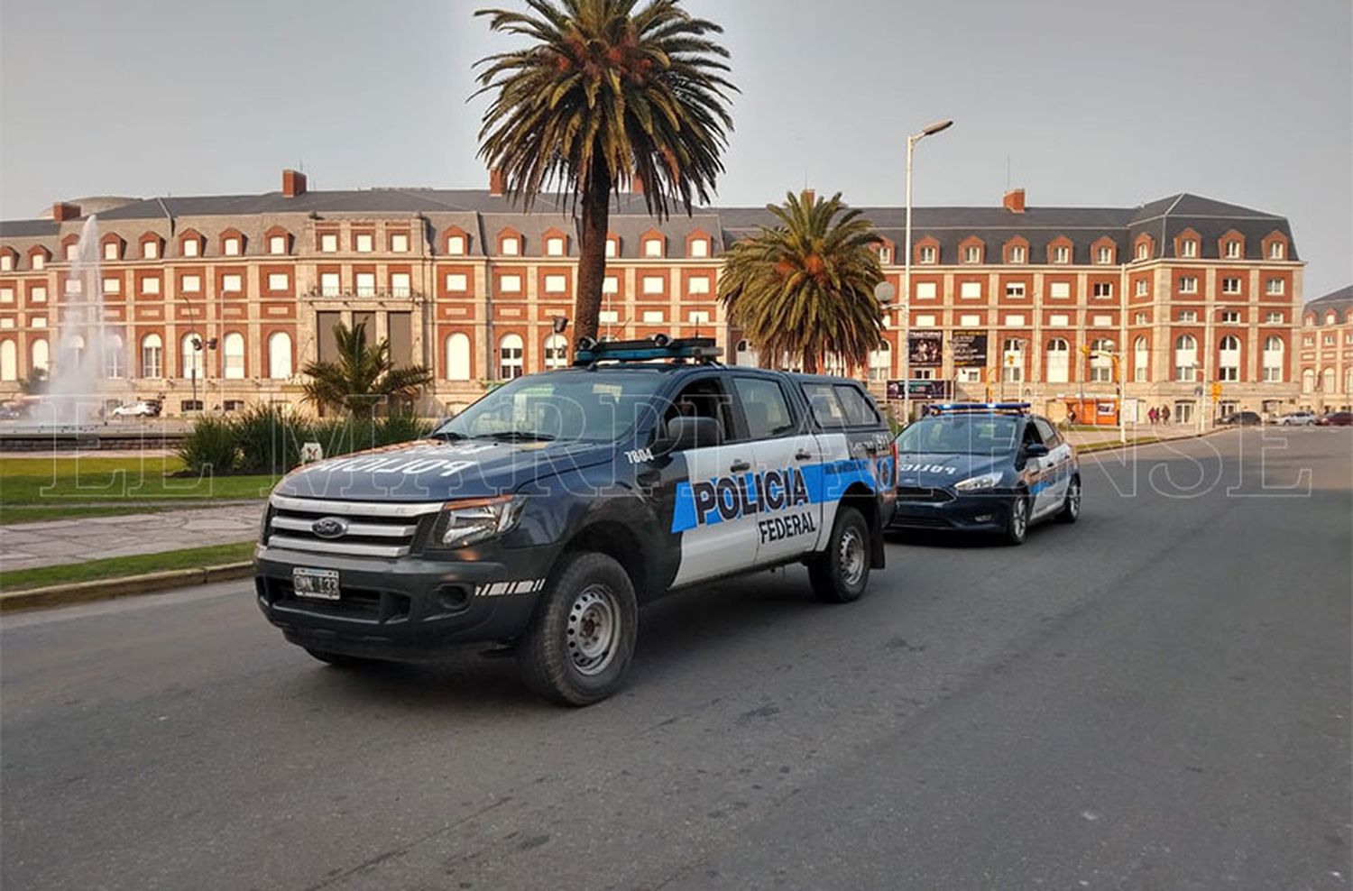 La costa se llenó de gente y la Policía Federal pidió prudencia por megáfono