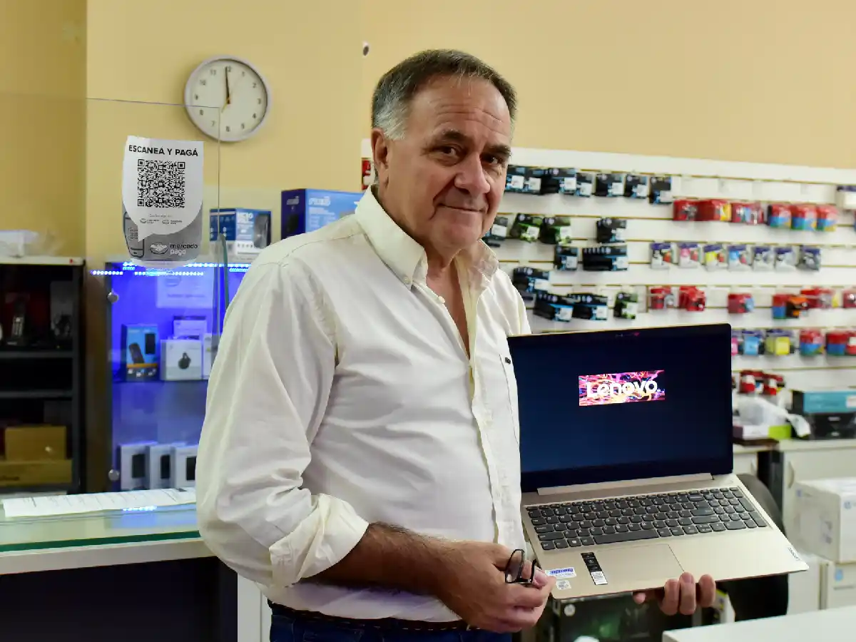  Hay más demanda de PC pero por el dólar comercios  sufren desabastecimiento    