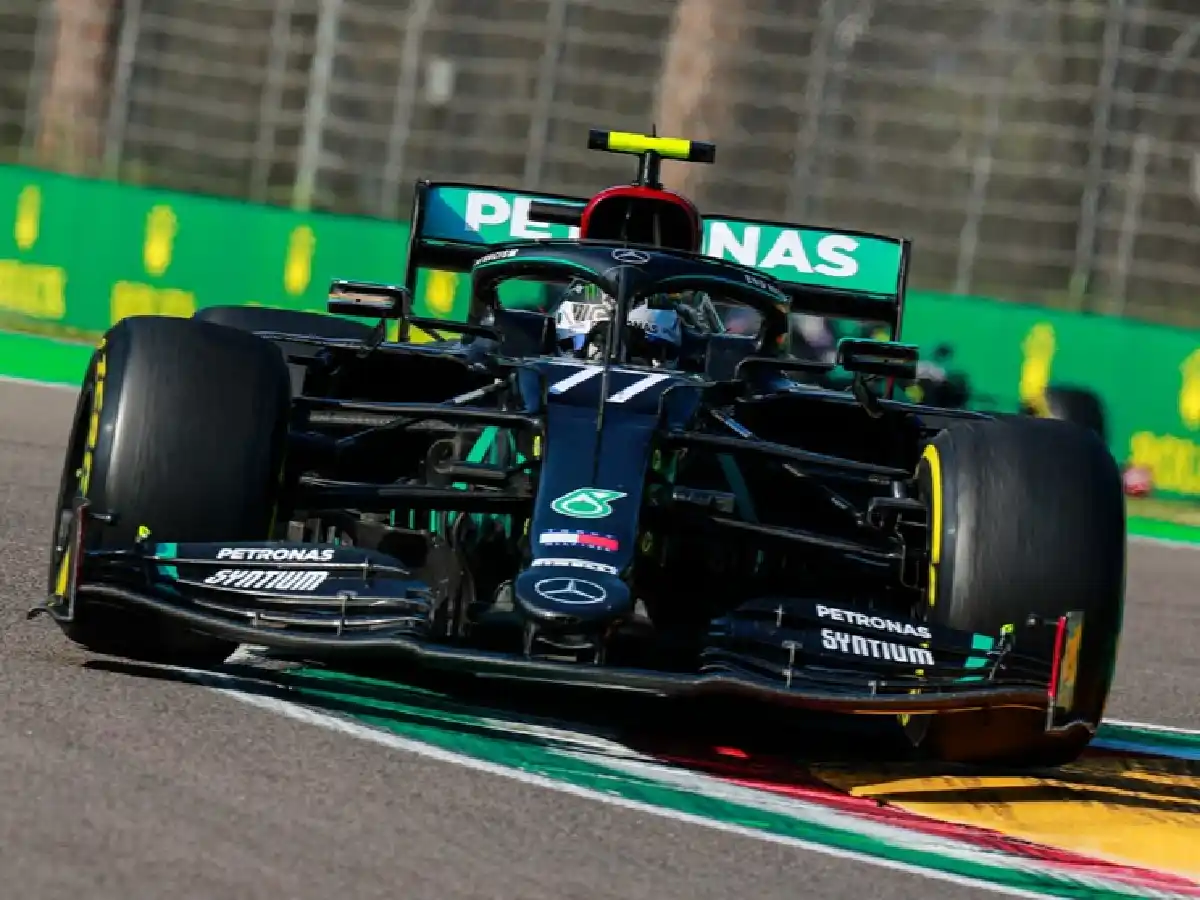 Mercedes dominó la clasificación de Imola