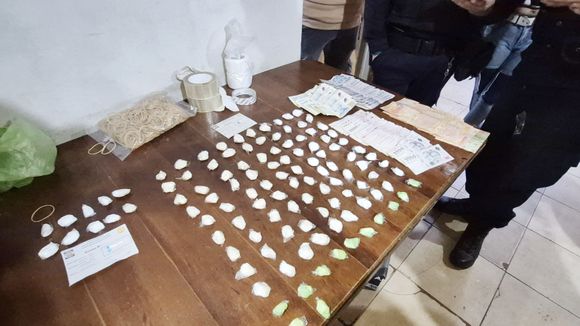 Secuestran cocaína y detienen a un hombre en una serie de allanamientos