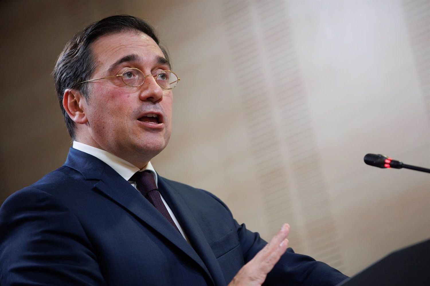 Canciller de España emplaza  a «opinadores» del PP y Vox a criticar  contactos del enviado de Trump con Maduro