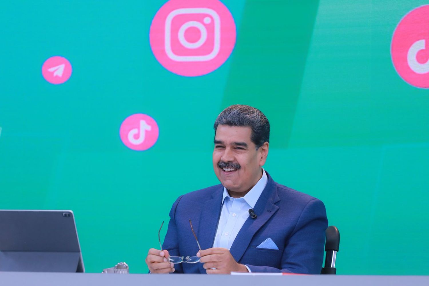 MADURO PIDE «vencer la censura en redes» con el tema «Dale like a Nicolás»