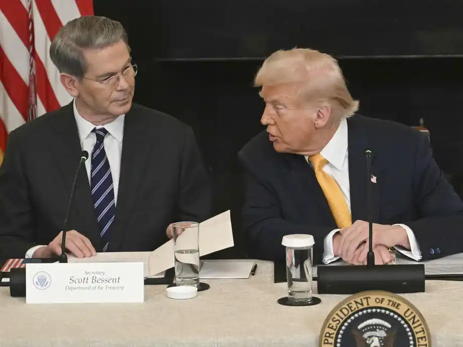 Estados Unidos anunció que la ayuda económica para Argentina sería de al menos 40 mil millones de dólares.