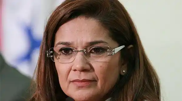 Envió a una menor a una celda de hombres, donde fue violada durante 26 días