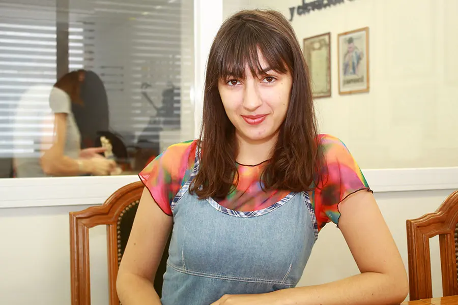 “La poesía es algo necesario, nos ayuda a detenernos, a pensar, a sentir”