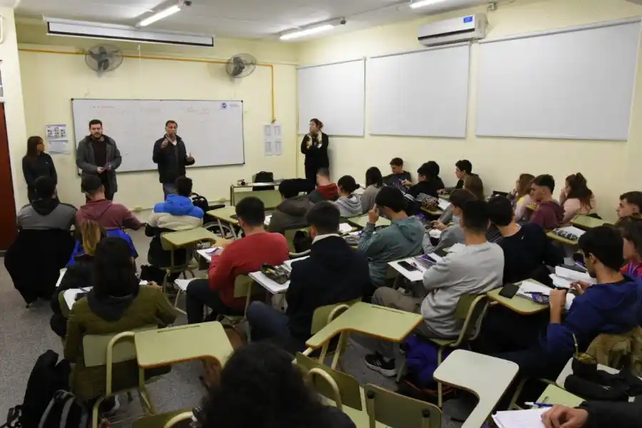 “Mi Primer Empleo Universitario” se presentó en UTN-FRRA