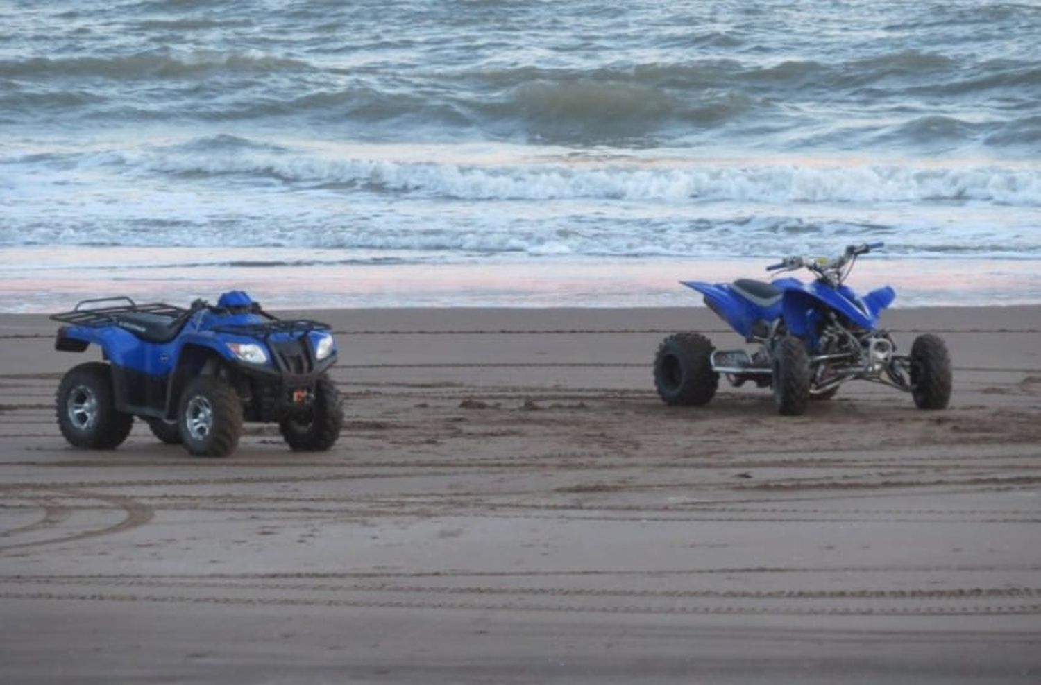 Tragedia en Villa Gesell: un muerto por un choque entre una moto y un cuatriciclo que corrían picadas