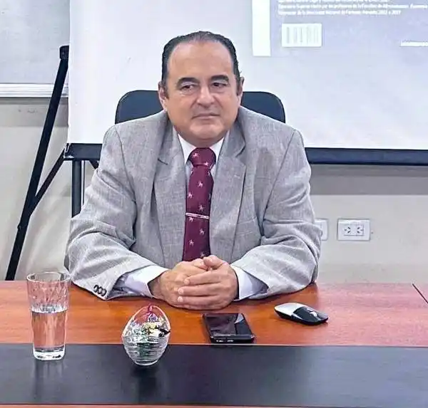 UNaF: Charla sobre el funcionamiento de 
las instituciones del gobierno republicano