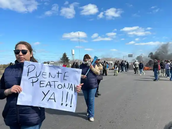 Vecinos de Paso de la Laguna exigen un puente peatonal tras la habilitación de un nuevo tramo de la autovía RN 18