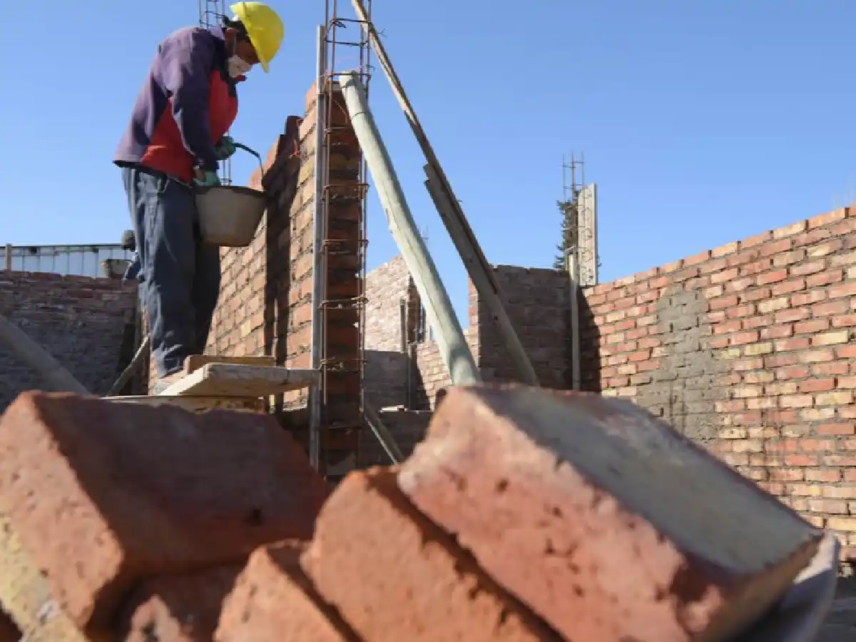 La construcción cumplió diez meses de crecimiento y ya supera los niveles prepandemia