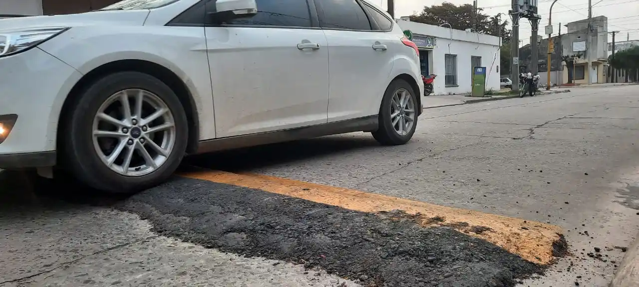 No cesan las quejas por los “lomos de burro” en calle Caseros