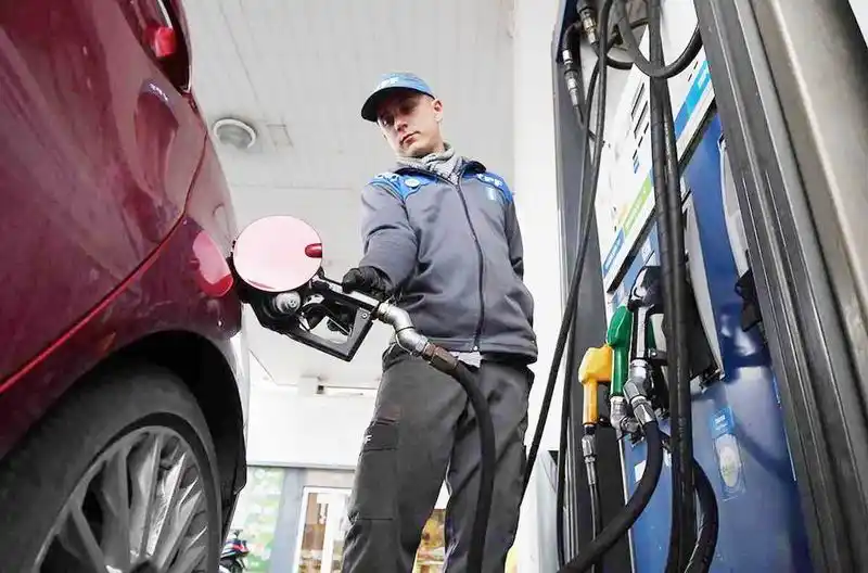 El precio de la nafta y el gasoil podría subir 
entre 9% y 11% a partir de este jueves