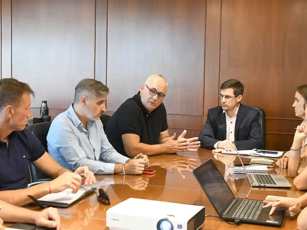 El intendente se reunió con integrantes del CCIRR para dialogar sobre la renovación de veredas de Bv. Santa Fe