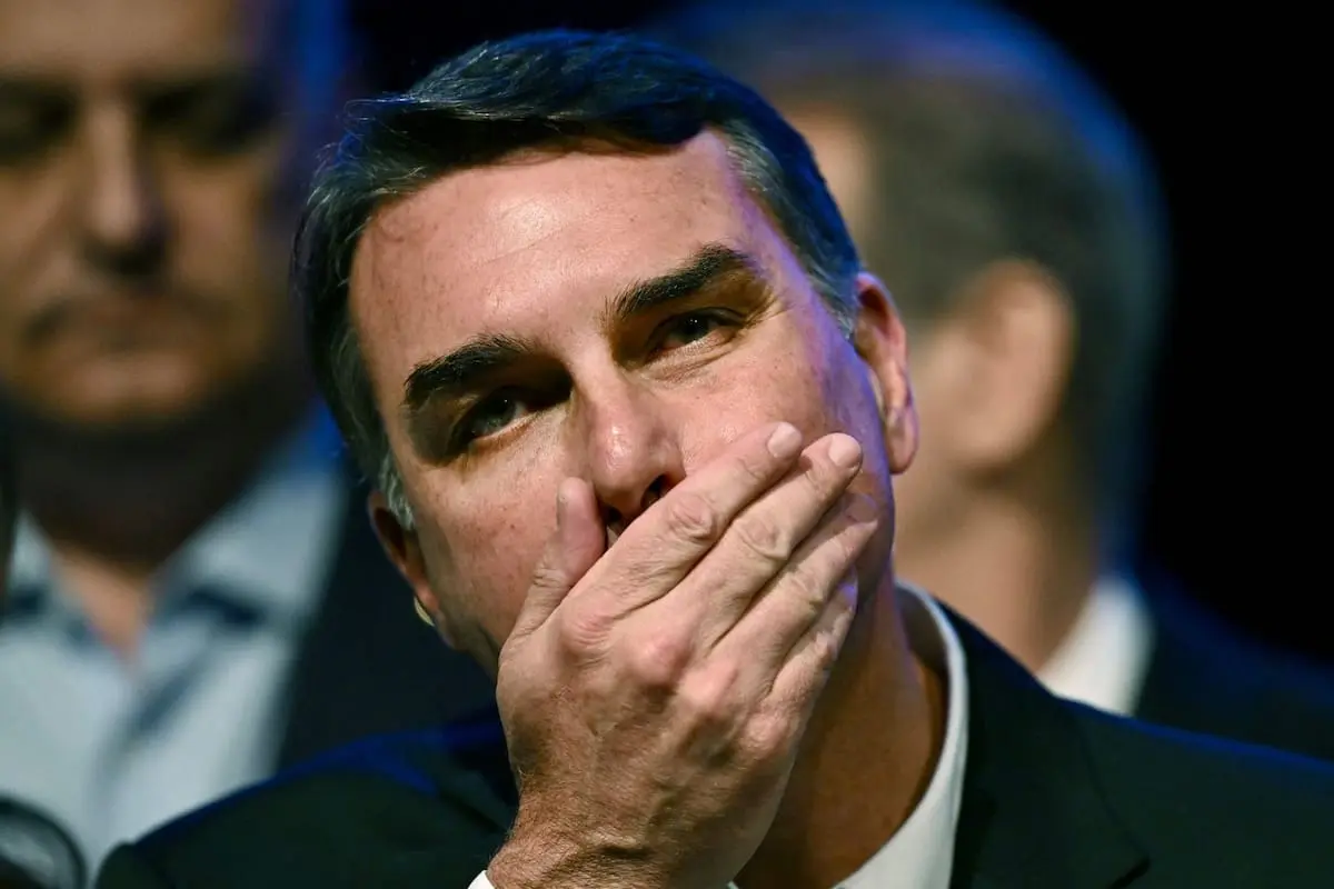 Flávio Bolsonaro viajó a Estados Unidos y el gobierno de Trump le otorgará asilo político