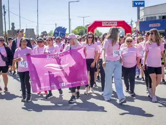 Más de 300 personas participaron de la primera Caminata Solidaria contra el Cáncer de Mama en Batán