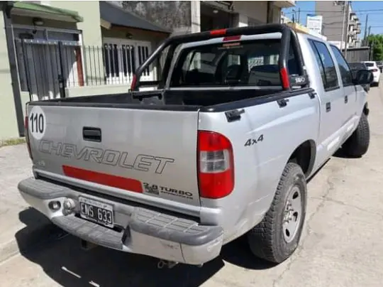 Roban una camioneta y un auto, que después apareció