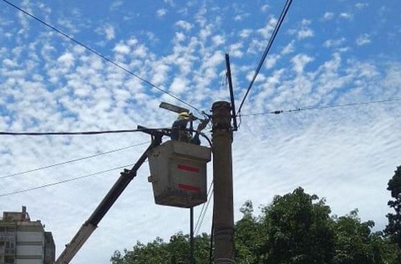 Rosario al rojo vivo por la ola de calor: reportan cortes de luz en distintos barrios
