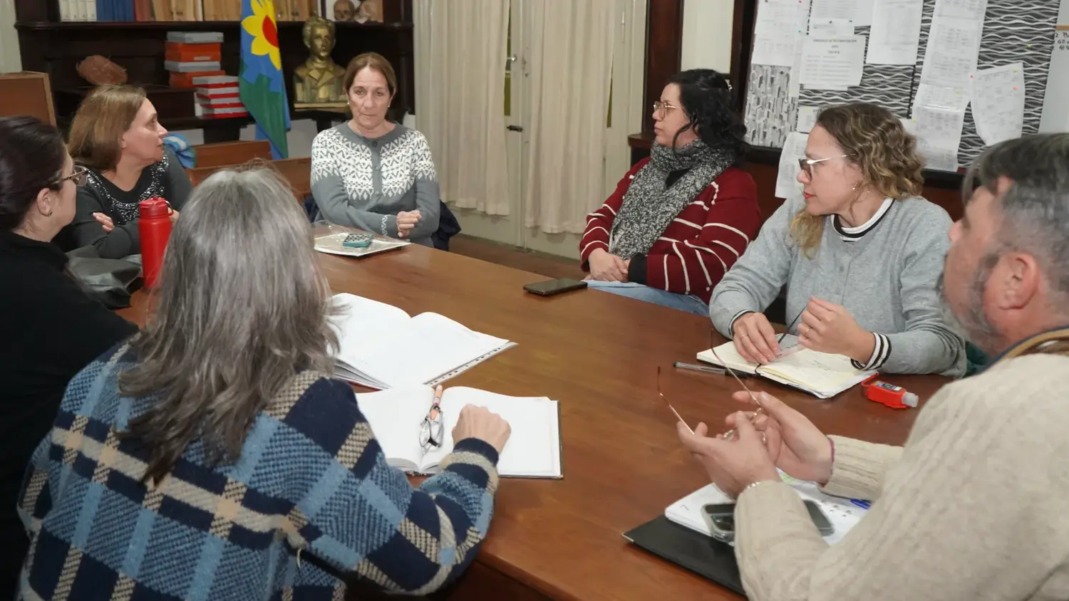 Organización. Integrantes de la cooperadora escolar y el director