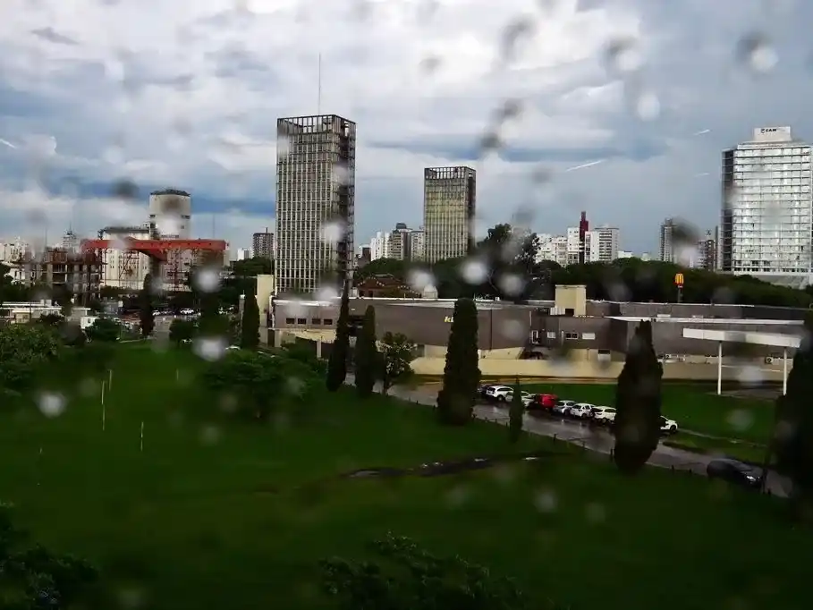 Rige un alerta naranja por tormentas fuertes correspondiente al departamento La Capital. Foto: Flavio Raina