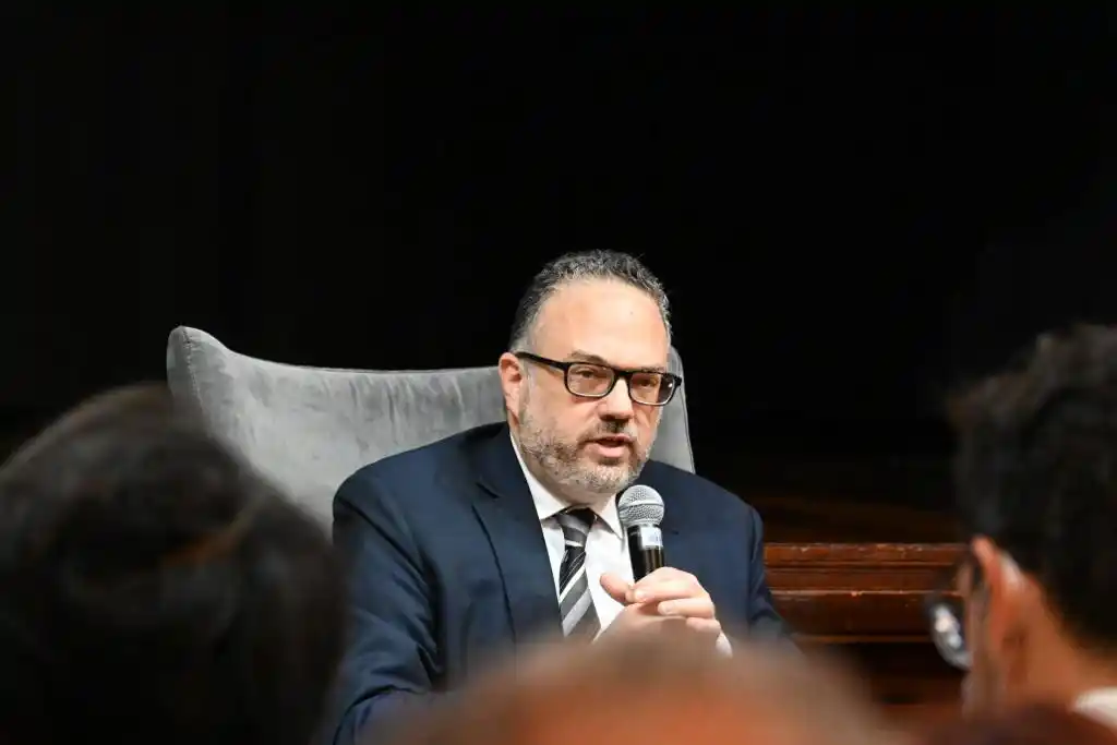 Con duras críticas a Cristina, Kulfas presentó su renuncia y se despidió del Presidente