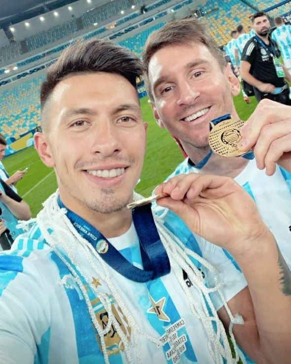 Lisandro Martínez llegó a Gualeguay y fue recibido por una multitud