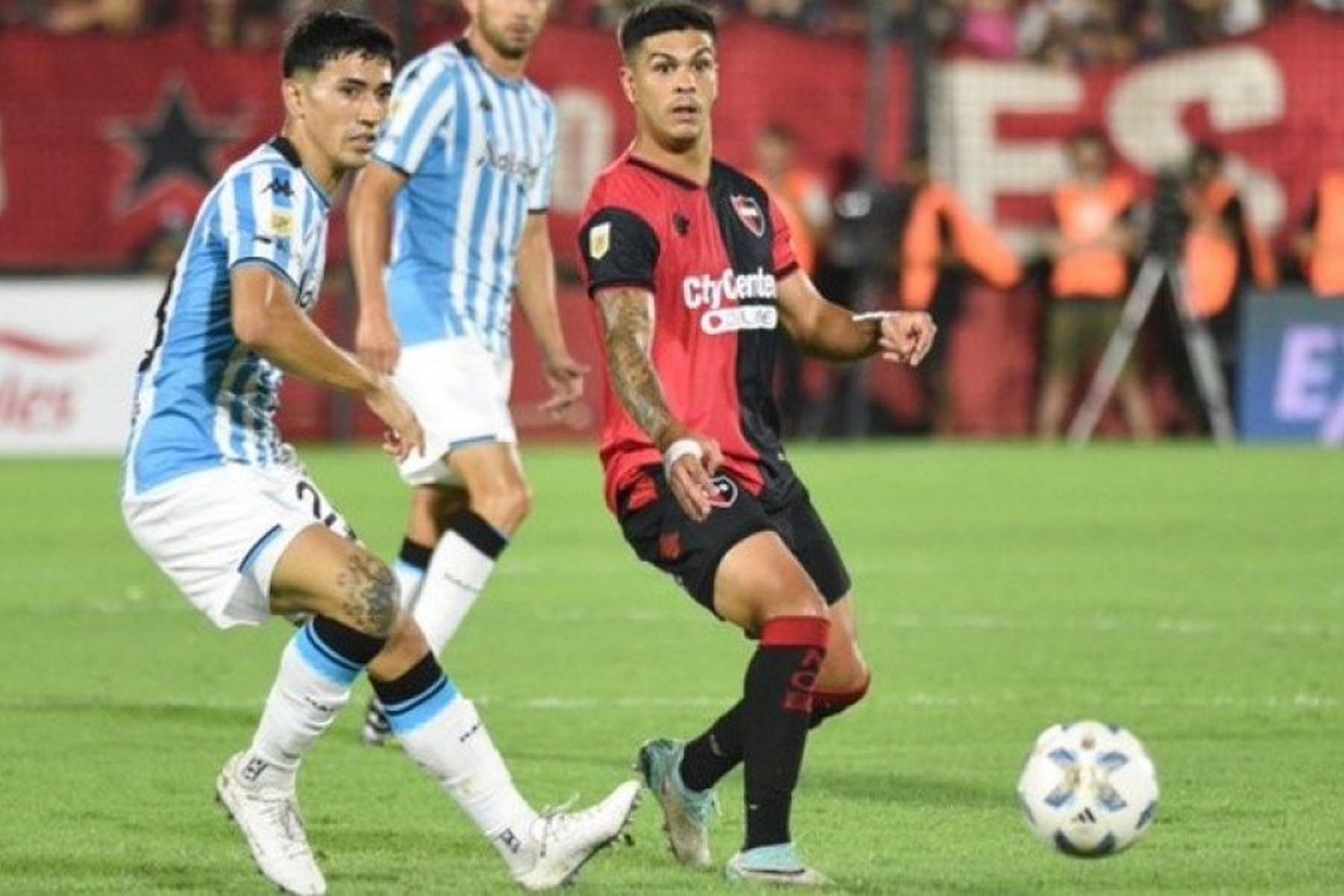 Newell's - Racing se miden en el Parque Independencia