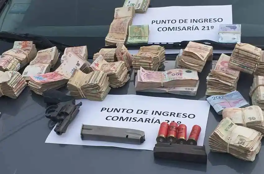 Seis detenidos con armas, dinero en efectivo y autos de alta gama, tras múltiples allanamientos