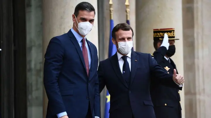 EN CUARENTENA Pedro Sánchez tras contacto con Macron que está positivo de COVID-19