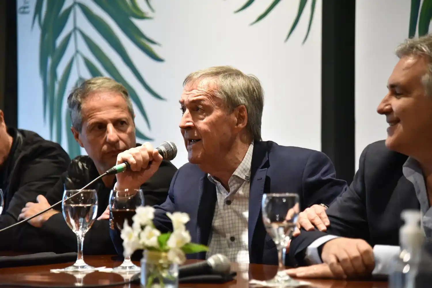 Schiaretti cierra su campaña con un encuentro en Capital Federal y un acto en Córdoba