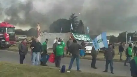 Metalúrgicos en estado de alerta y acampe en San Nicolás