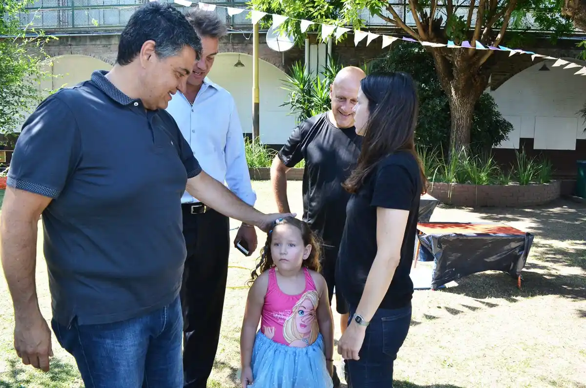 Jorge Macri y Soledad Martínez visitaron la colonia de verano de Platense