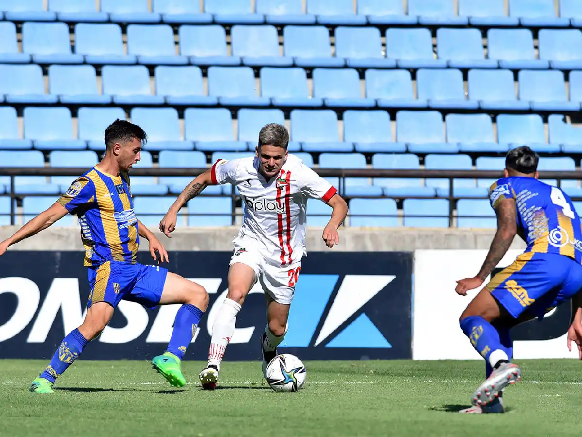 Estudiantes sufrió, pero avanzó a 16avos de final