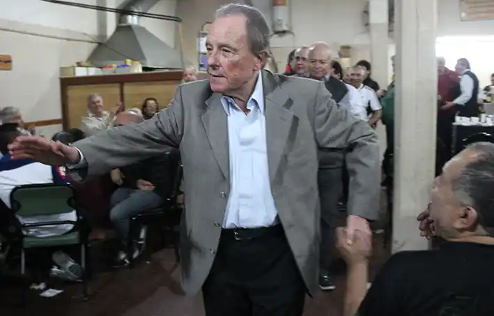 Elecciones 2015: "Japonés" García recorrió clubes de barrio en Vicente López