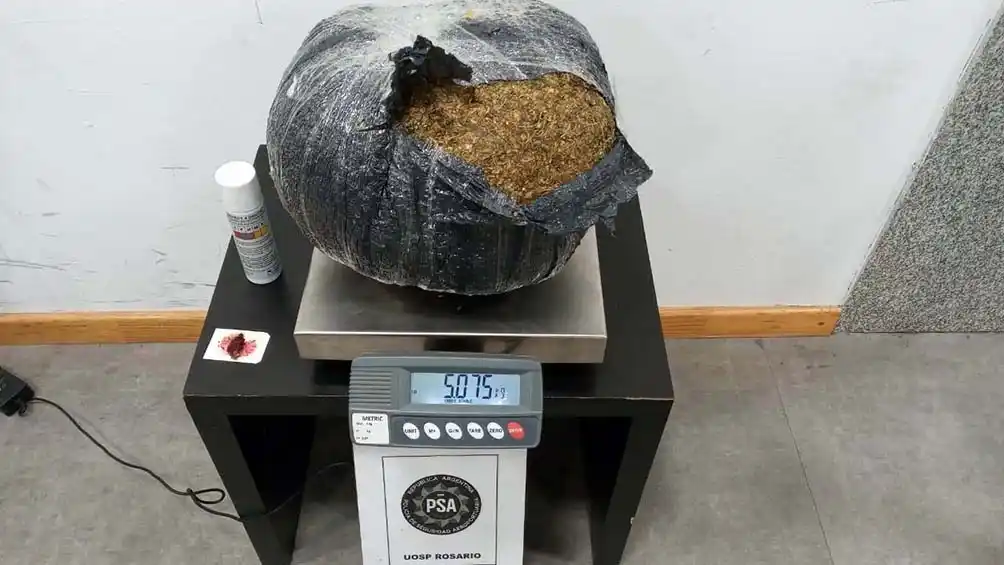 Tres detenidos por una “narcoencomieda” con más de cinco kilos de marihuana
