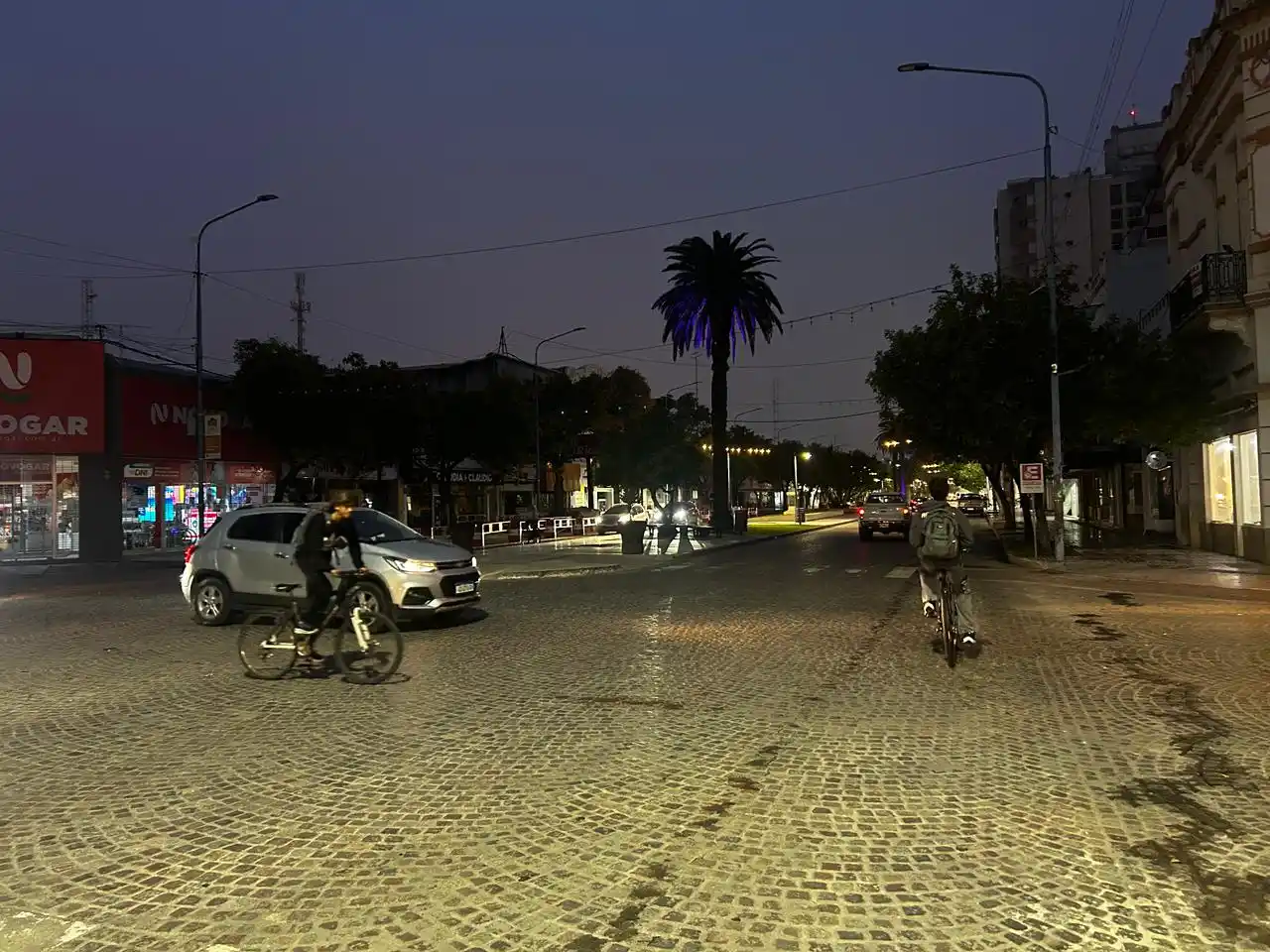 Bv. Santa Fe, a oscuras en las primeras horas del lunes | Crédito: Radio Rafaela