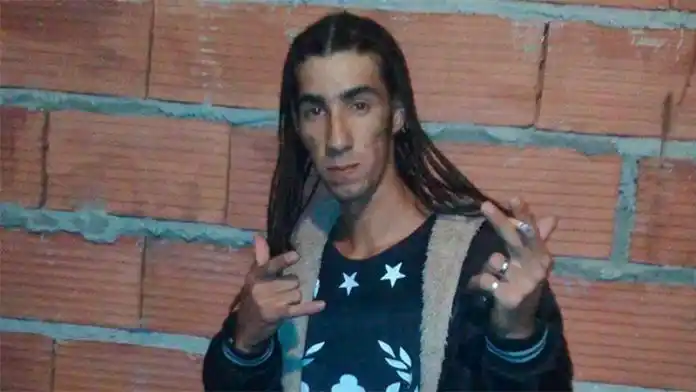 Apuñalaron a una mujer y a su hija de 14 años y detuvieron al novio de la adolescente