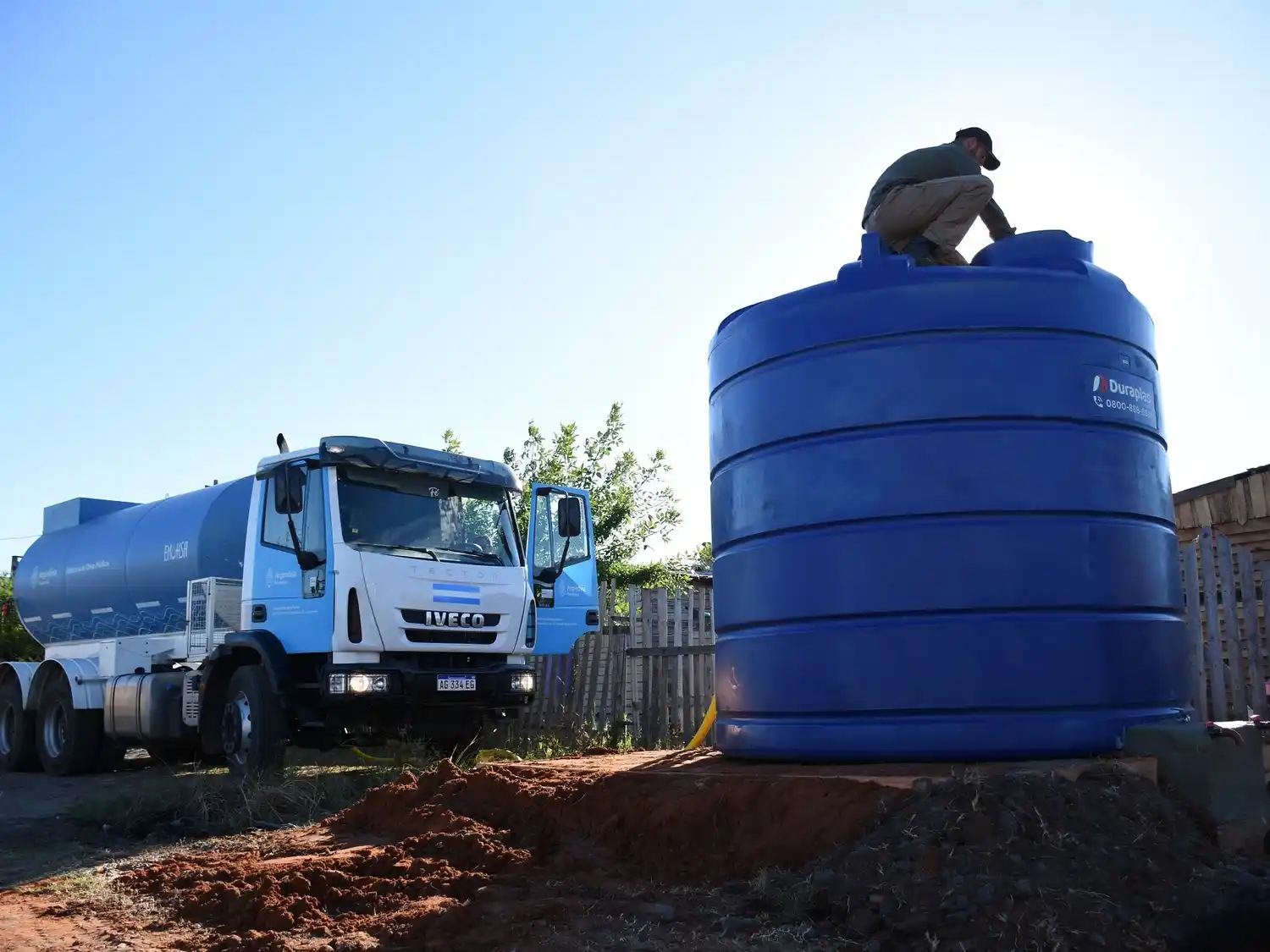 Plan de Contingencia Hídrica: comenzó la instalación de tanques de 10.000 litros