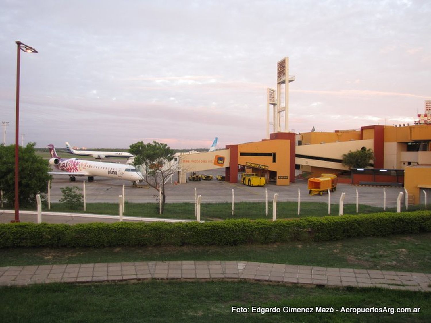 Grupo de Facebook pide por la apertura de terrazas en aeropuerto de Asunción