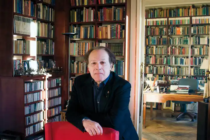 El escritor Javier Marías fue galardonado con Premio Liber